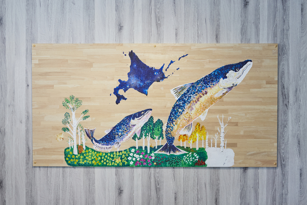 北海道と鮭を描いたアート作品